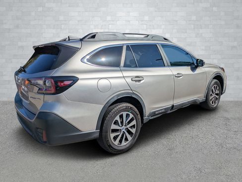 Used 2020 Subaru Outback Premium image 5