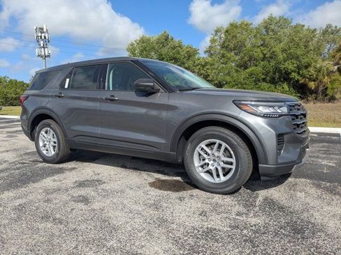New 2026 Ford Explorer Active RWD image 3