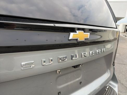Used 2026 Chevrolet Suburban LT RWD image 4