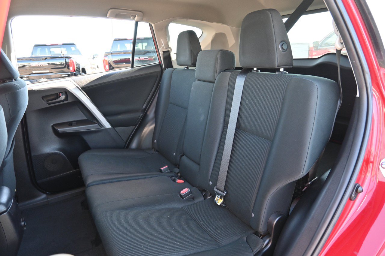 Used 2017 Toyota RAV4 LE FWD image 20