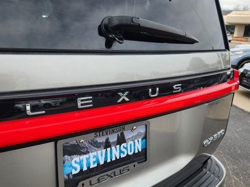 Used 2024 Lexus GX 550 w/ Accessory Package (2T) AWD/4WD image 18