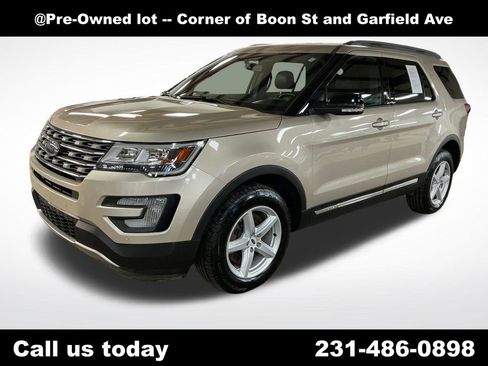 Used 2017 Ford Explorer XLT w/ Equipment Group 202A AWD/4WD image 1