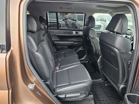 Used 2024 Hyundai Santa Fe Limited image 12