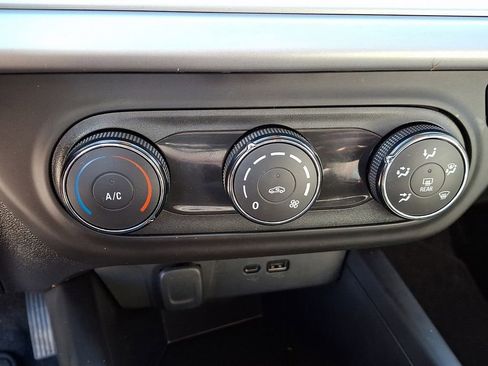 Used 2024 Chevrolet Trax LS image 21