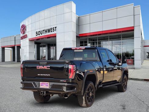 Used 2024 GMC Sierra 2500 AT4 w/ Technology Package AWD/4WD image 5