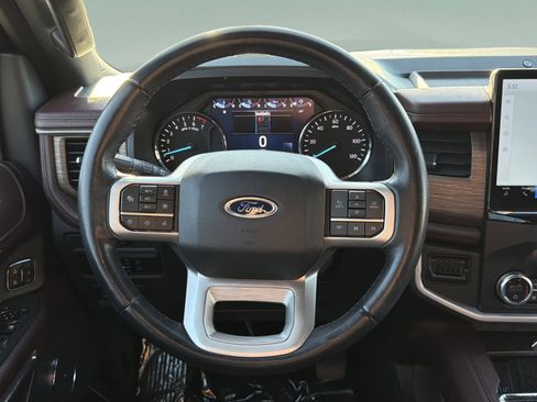 Used 2023 Ford Expedition Limited image 11