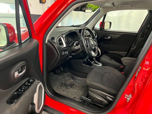 Used 2020 Jeep Renegade Latitude w/ Cold Weather Group AWD/4WD image 7