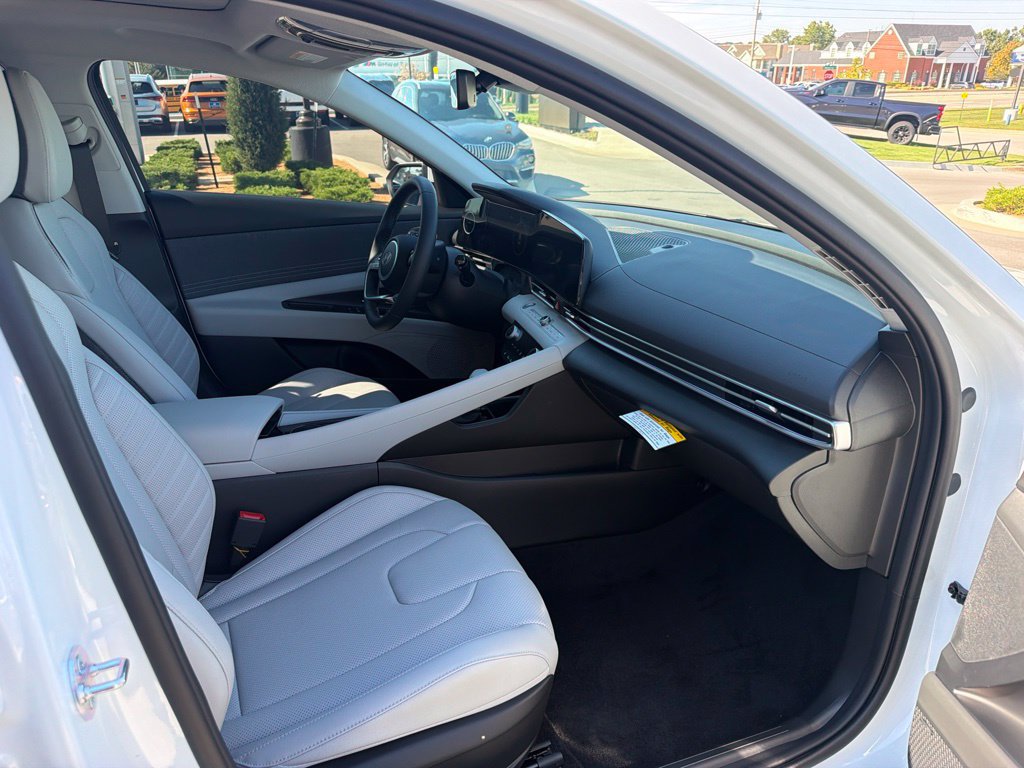 New 2026 Hyundai Elantra Limited FWD image 12