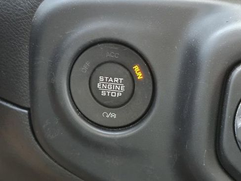 Used 2023 Jeep Wrangler Sport image 21