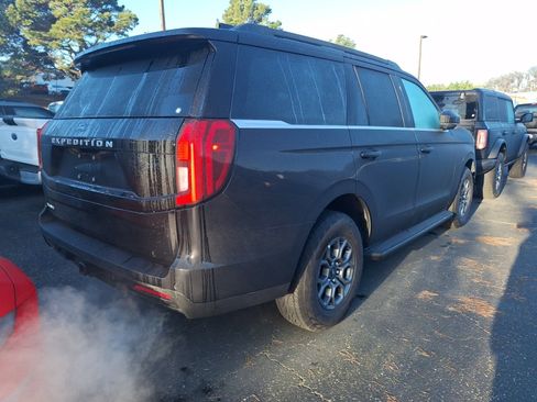 Certified 2025 Ford Expedition Active image 4