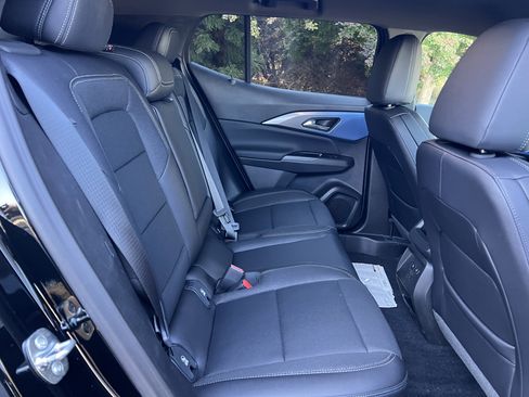 New 2025 Chevrolet Equinox EV LT image 32