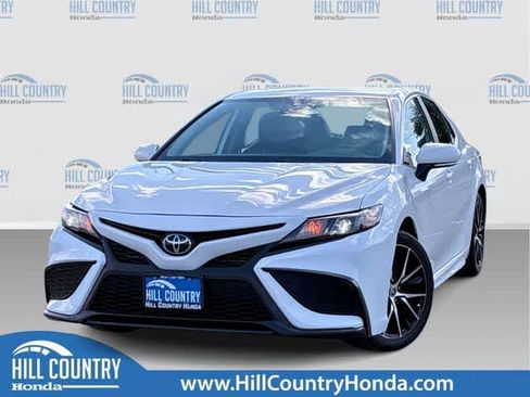 Used 2023 Toyota Camry SE image 1