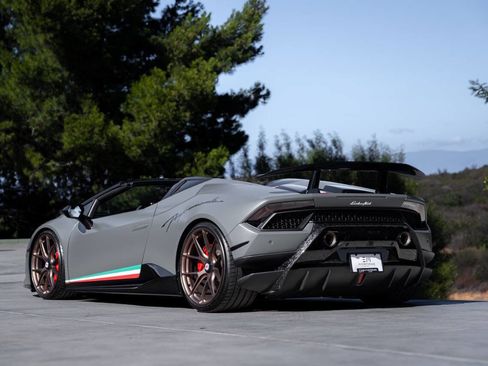 Used 2018 Lamborghini Huracan Performante image 36