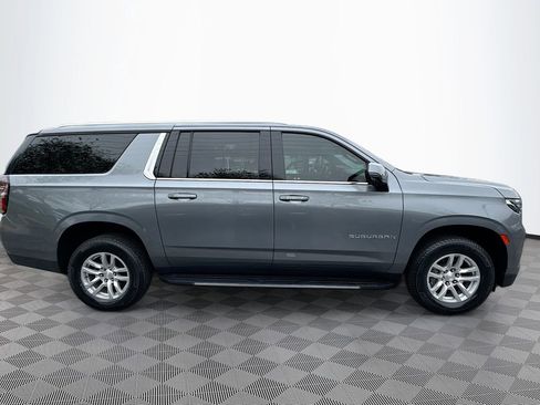 Used 2022 Chevrolet Suburban LT w/ Luxury Package image 5