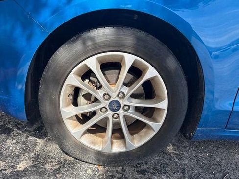 Used 2019 Ford Fusion SE FWD image 12