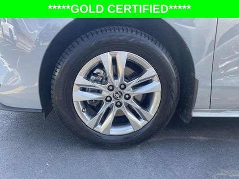 Used 2022 Toyota Sienna XLE Woodland Edition AWD/4WD image 13