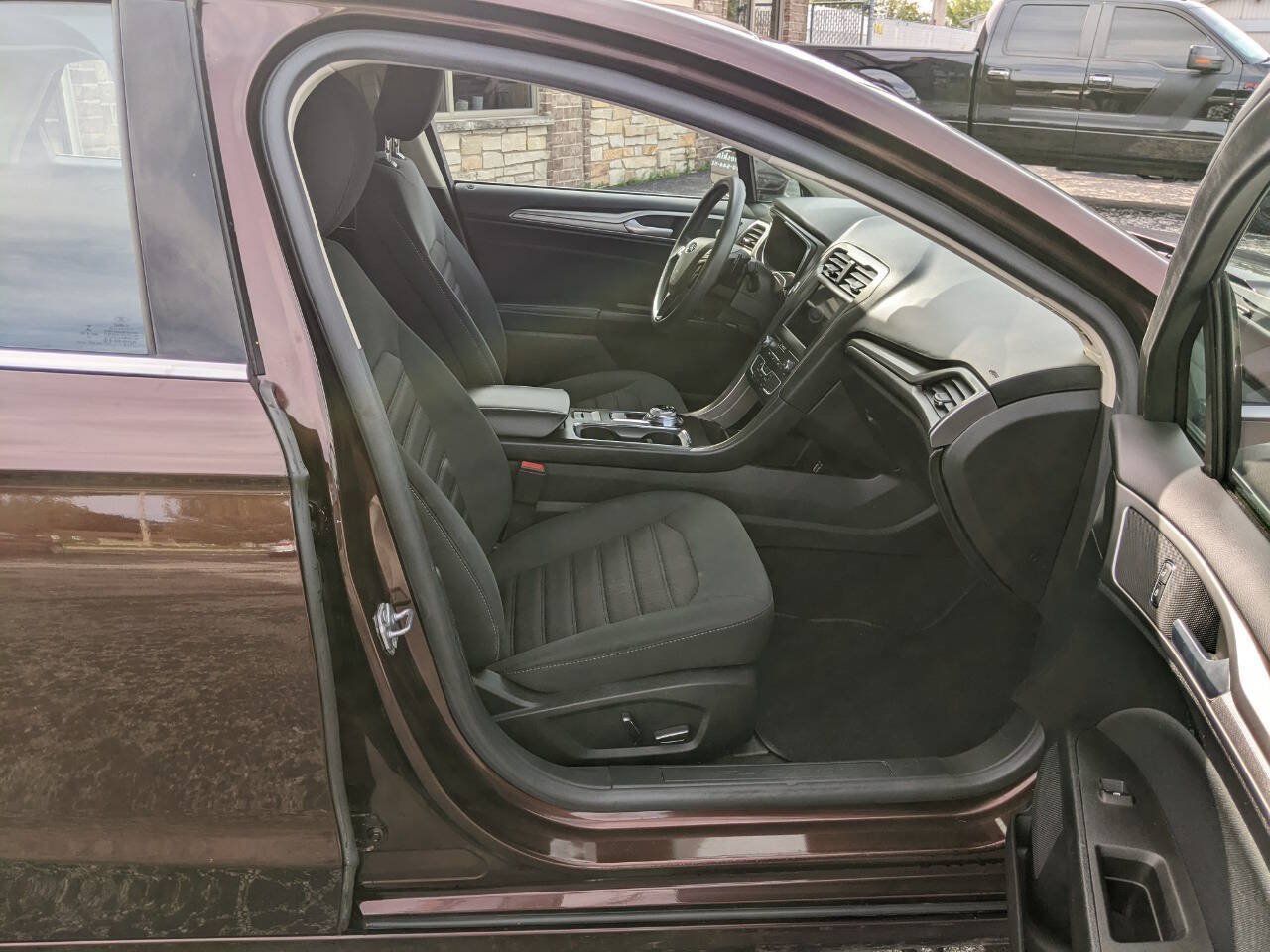 Used 2019 Ford Fusion SE FWD image 14