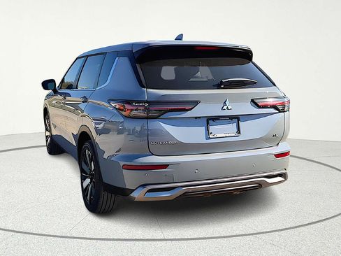 New 2026 Mitsubishi Outlander SE image 5