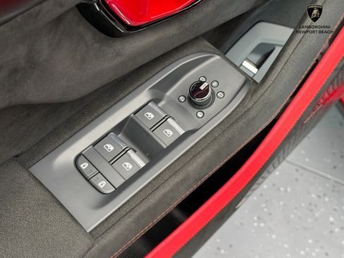 Used 2024 Lamborghini Urus Performante AWD/4WD image 18