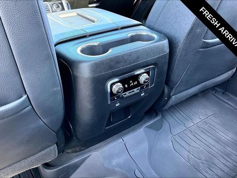 Used 2023 GMC Yukon XL Denali AWD/4WD image 12
