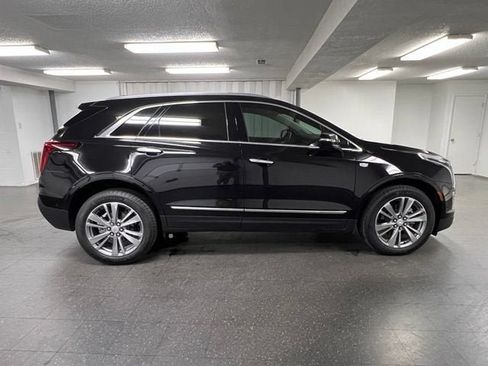 Used 2025 Cadillac XT5 Premium Luxury w/ Technology Package AWD/4WD image 6