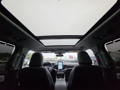 Used 2024 Ford Explorer Limited w/ Limited Technology Package AWD/4WD image 27