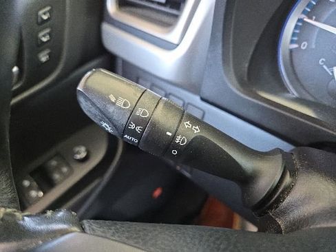Used 2017 Toyota Highlander Limited AWD/4WD image 60