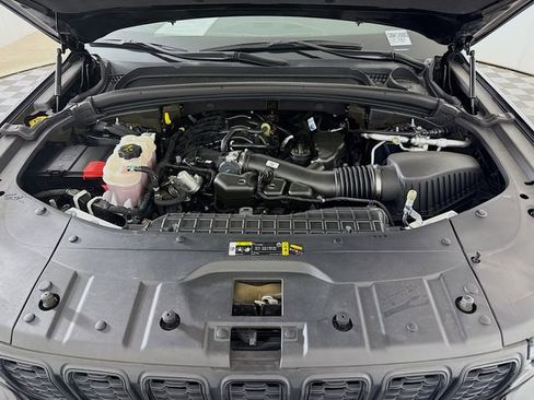 Used 2023 Jeep Grand Cherokee Altitude image 27