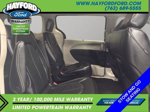 Used 2022 Chrysler Pacifica Touring-L FWD image 21