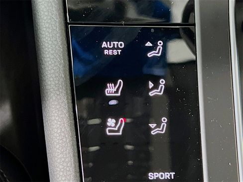 New 2026 Porsche Macan image 23