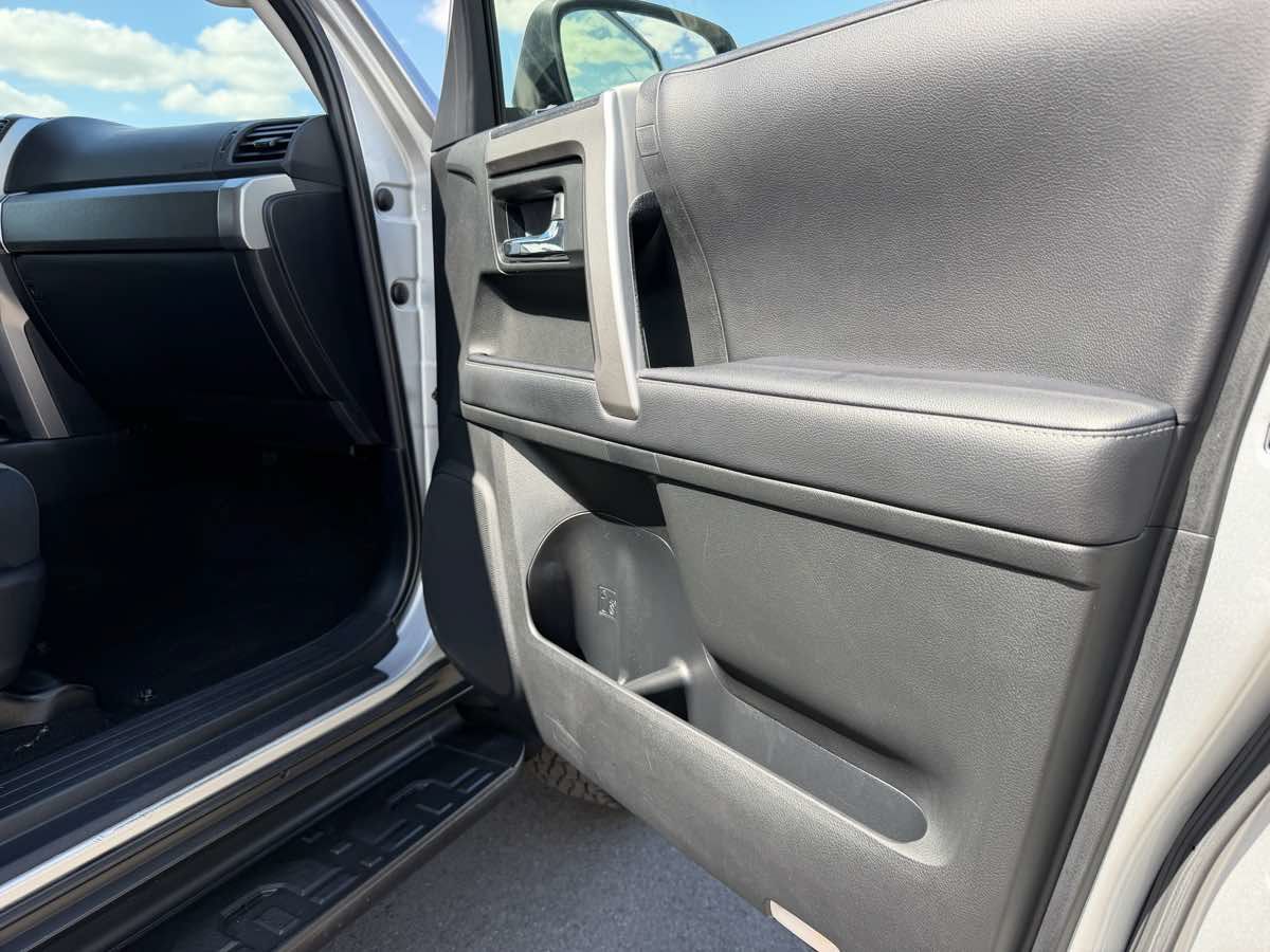 Used 2020 Toyota 4Runner SR5 AWD/4WD image 19