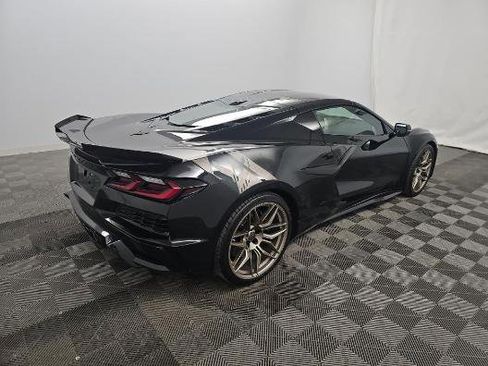Used 2025 Chevrolet Corvette Z06 RWD image 3