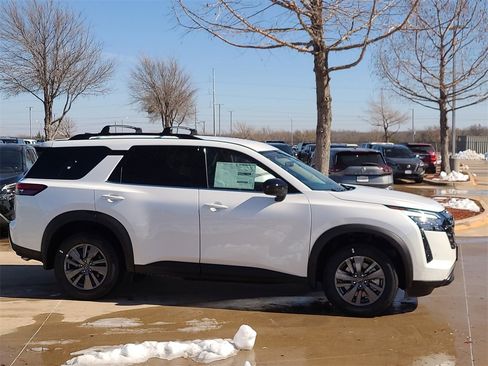 New 2026 Nissan Pathfinder SV image 4