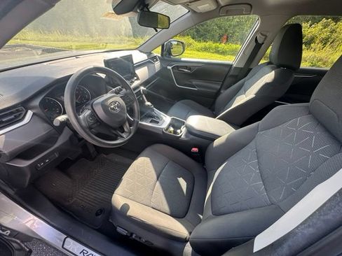Used 2021 Toyota RAV4 XLE FWD image 15