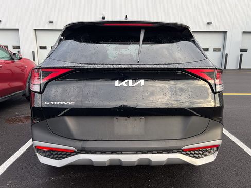 Used 2023 Kia Sportage EX image 4