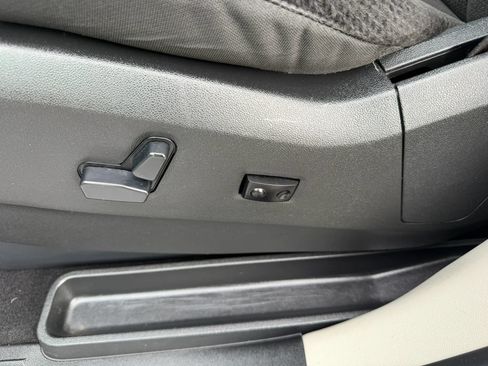 Used 2018 Dodge Grand Caravan SE w/ UConnect Hands-Free Group FWD image 15