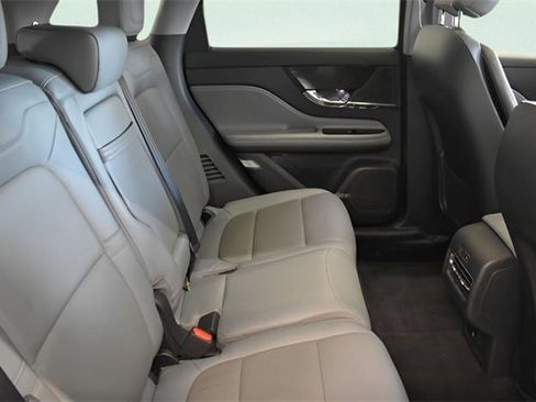 Used 2022 Lincoln Corsair AWD w/ Premium Package image 17