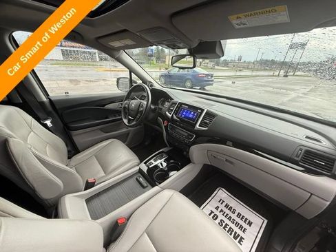 Used 2017 Honda Pilot Touring image 24
