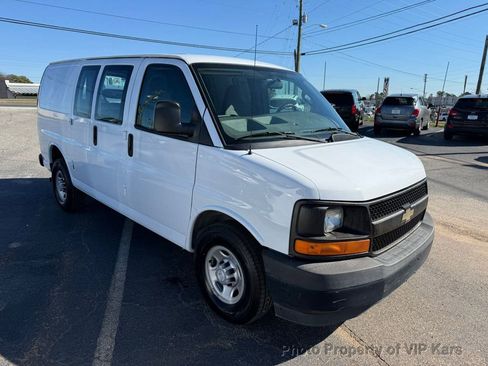 Used 2017 Chevrolet Express 2500 image 3