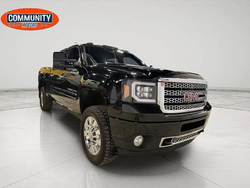 Used 2012 GMC Sierra 2500 Denali w/ Suspension Package, Off-Road AWD/4WD image 8