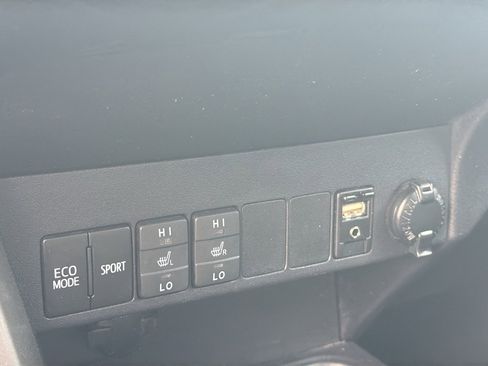 Used 2017 Toyota RAV4 Limited image 28