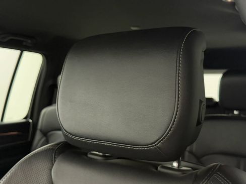 Used 2024 Jeep Wagoneer Series II w/ Flexible Seating Group image 29