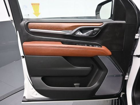 Used 2023 GMC Yukon XL Denali Ultimate image 9