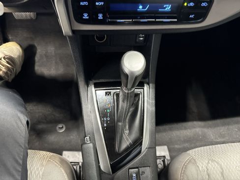 Used 2017 Toyota Corolla LE w/ Carpet Mat Package (TMS) image 22