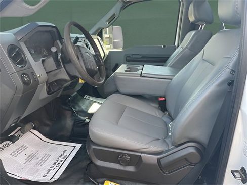 Used 2016 Ford F550 4x4 Regular Cab Super Duty image 11