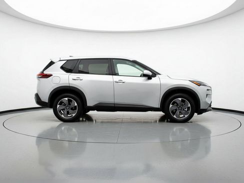 Used 2025 Nissan Rogue SV image 11