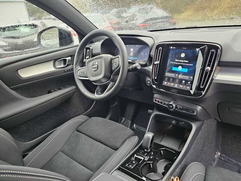 New 2026 Volvo XC40 B5 Ultra w/ Climate Package image 10