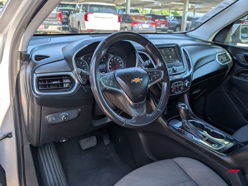 Used 2019 Chevrolet Equinox LT FWD image 4