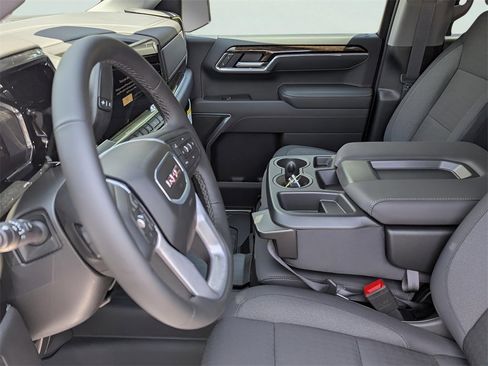 New 2026 GMC Sierra 1500 Elevation image 7