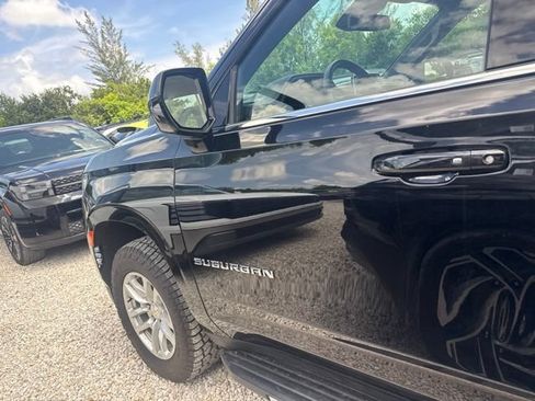 Used 2024 Chevrolet Suburban LT RWD image 10